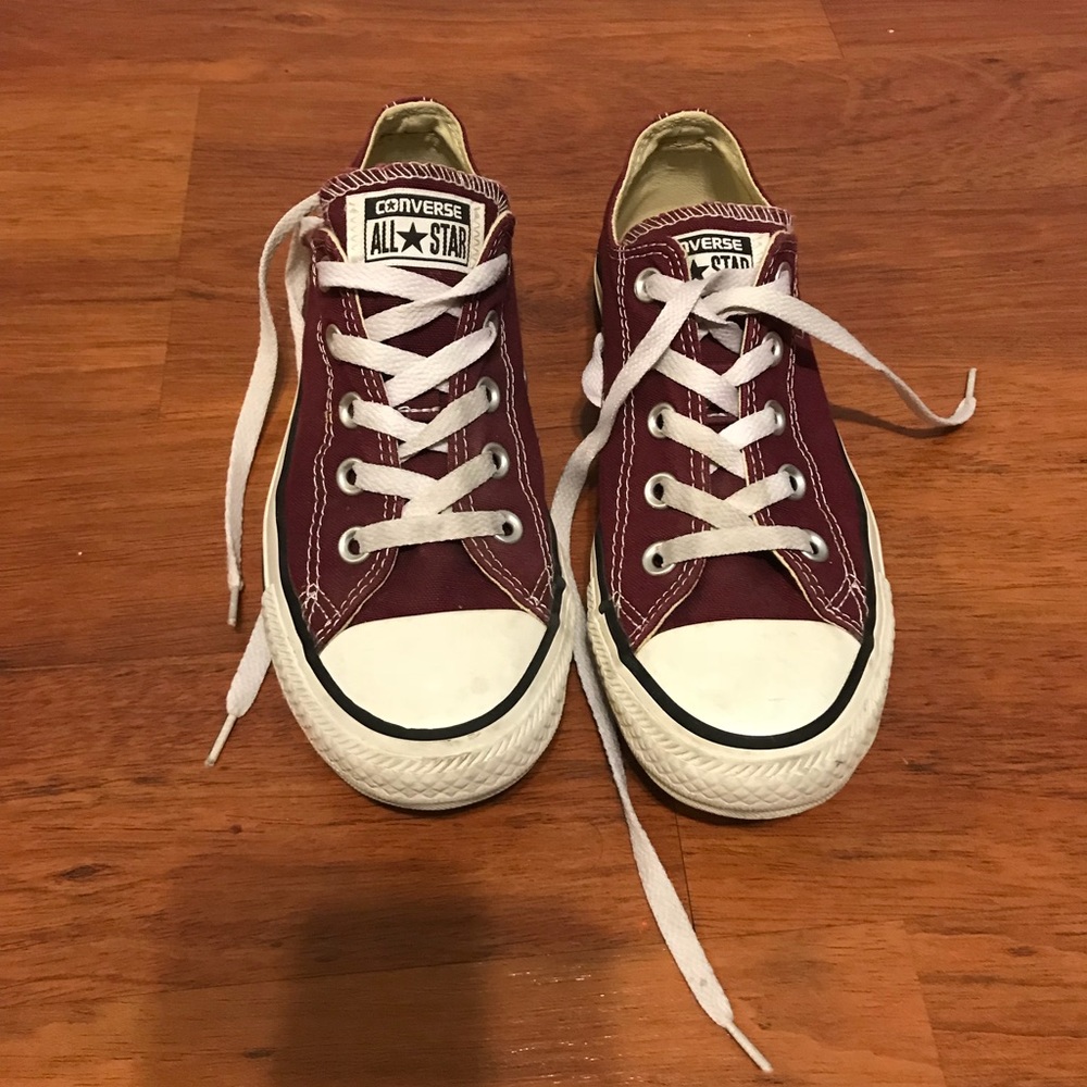 Maroon low top chuck taylor seasonal converse